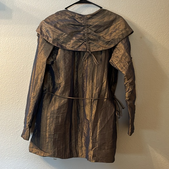 Staples metallic jacket with thin belt size medium - Picture 8 of 8